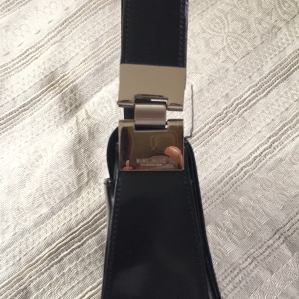 Black patent pvc shoulder purse. - Picture 3 of 5